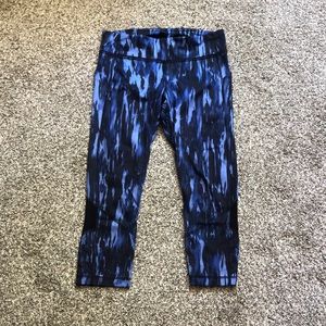 Blue Lululemon running 3/4 leggings
